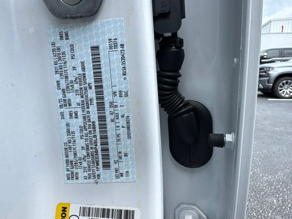 Used 2025 Oxford White Ford Badlands image 14