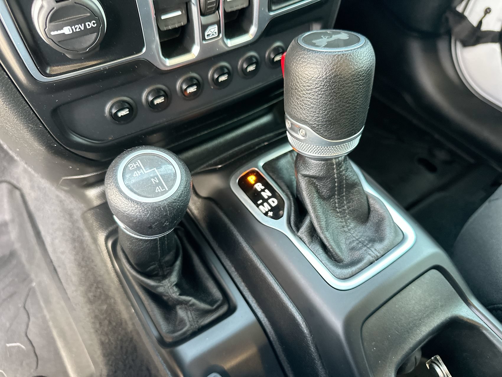 Used 2020 Bright White Clearcoat Jeep Sport S image 17