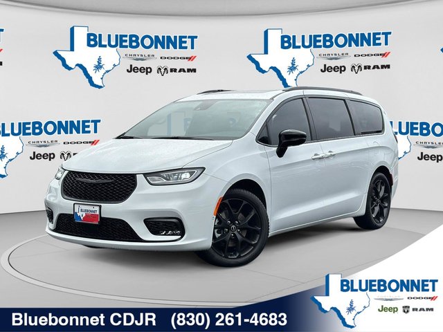 New 2026 Chrysler Pacifica Limited FWD