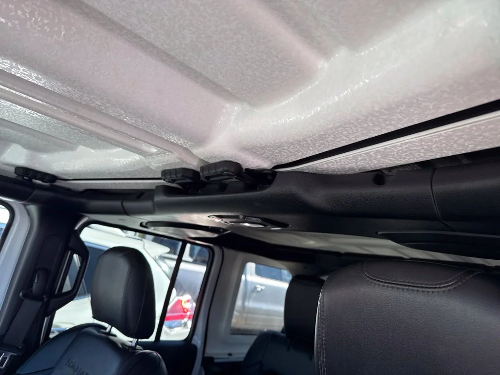 Used 2018 White Jeep Unlimited Sahara image 6