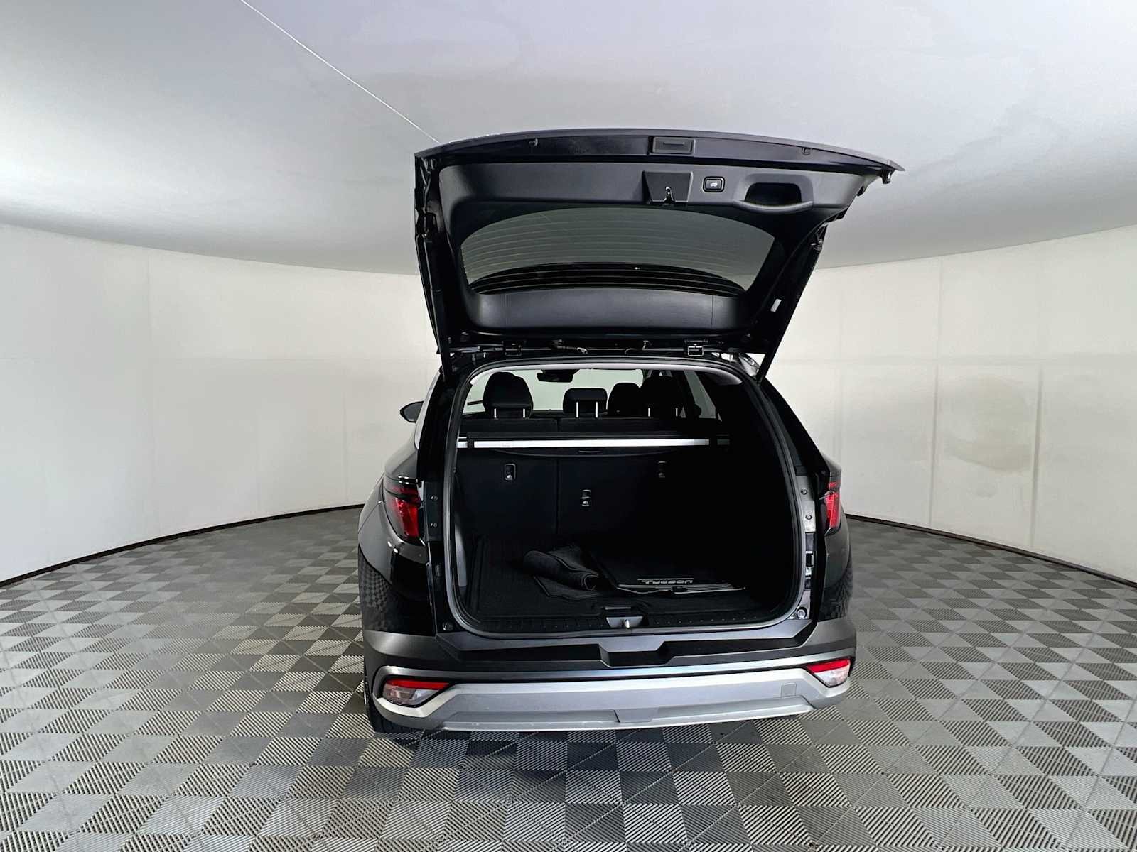 Certified Used 2025 Phantom Black Hyundai SEL image 26