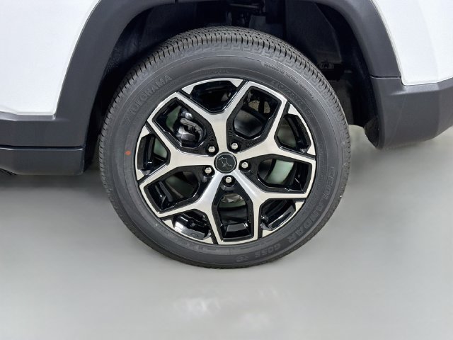 New 2026 Bright White Clear-Coat Exterior Paint Jeep Limited image 28