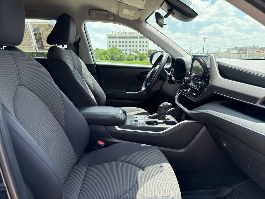 2024 Toyota Highlander LE - Photo 9