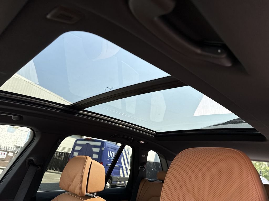 New 2026 White BMW xDrive40i image 22