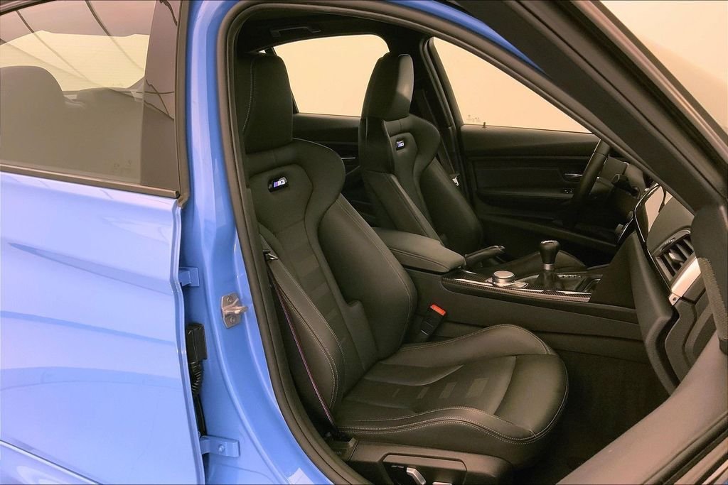 Used 2018 Yas Marina Blue Metallic BMW  image 6