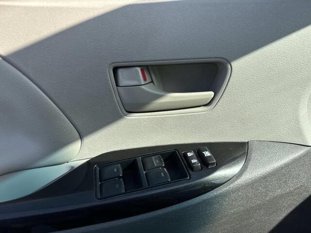 Used 2014 Cypress Pearl Toyota LE image 33