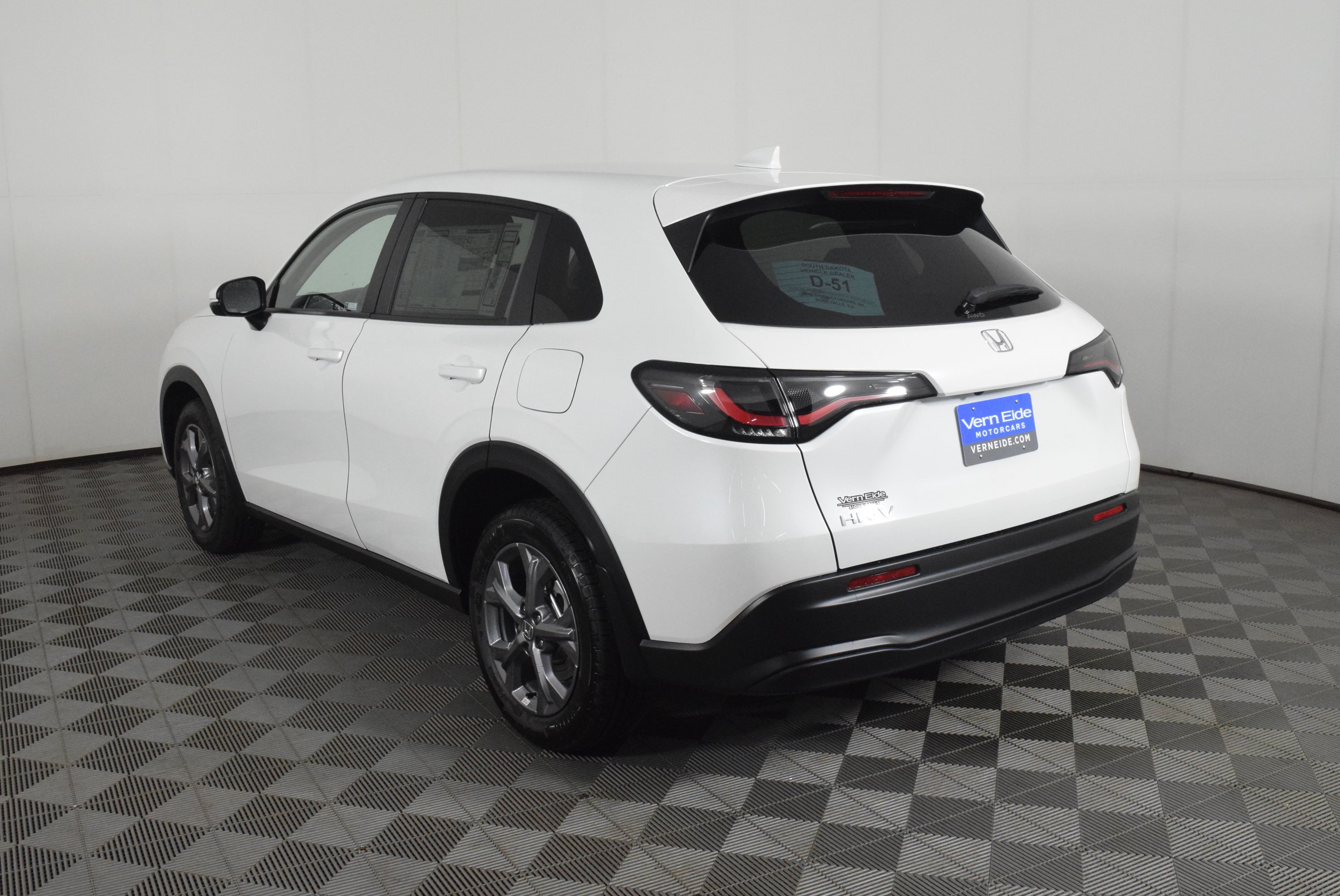 New 2027 Platinum White Pearl Honda LX image 8
