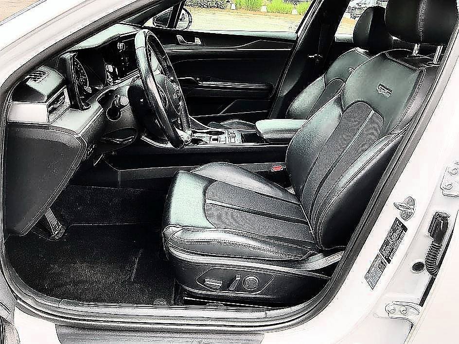 Used 2022 White Kia GT-Line image 12