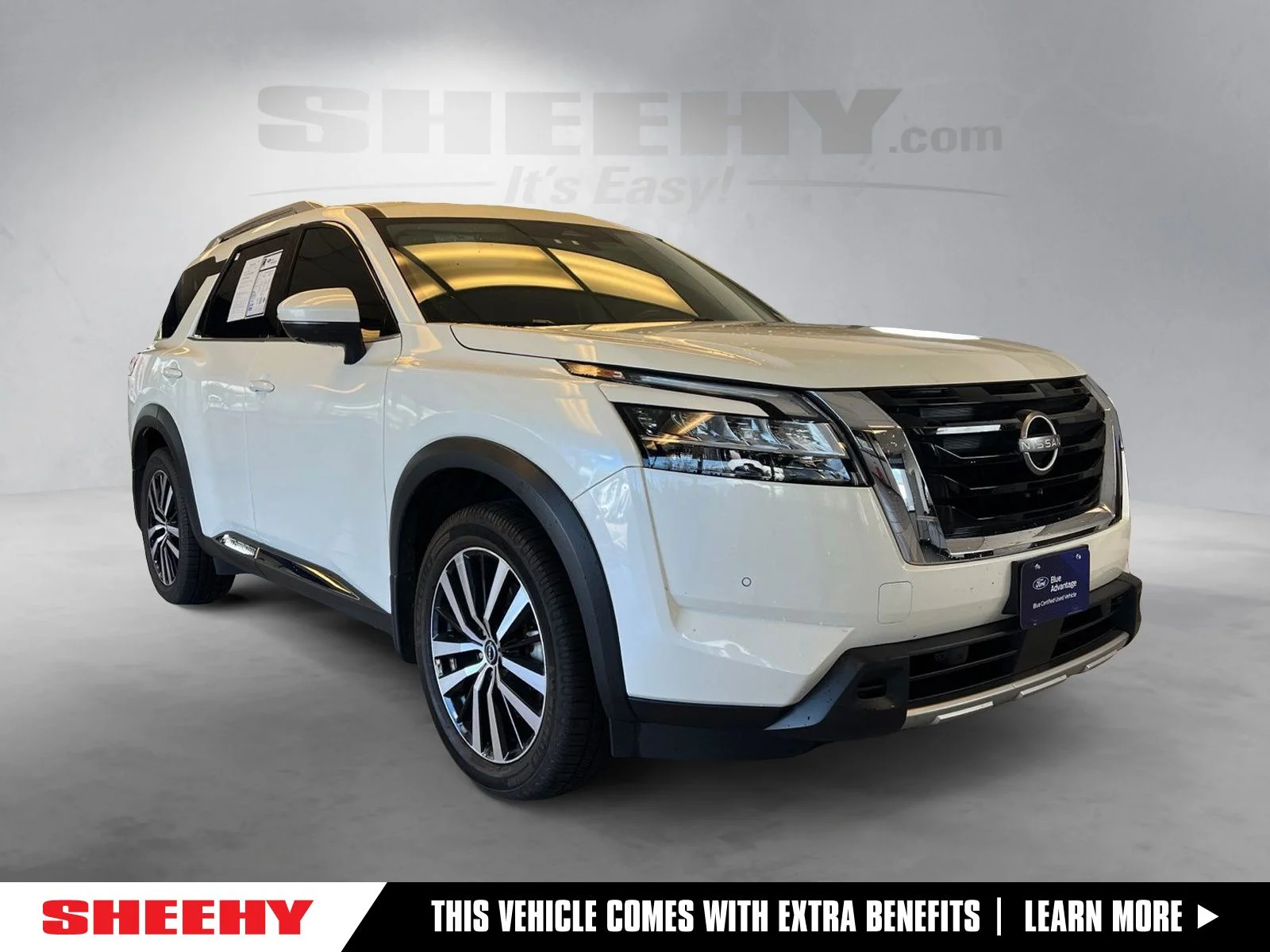 Used 2023 White Nissan Platinum image 1