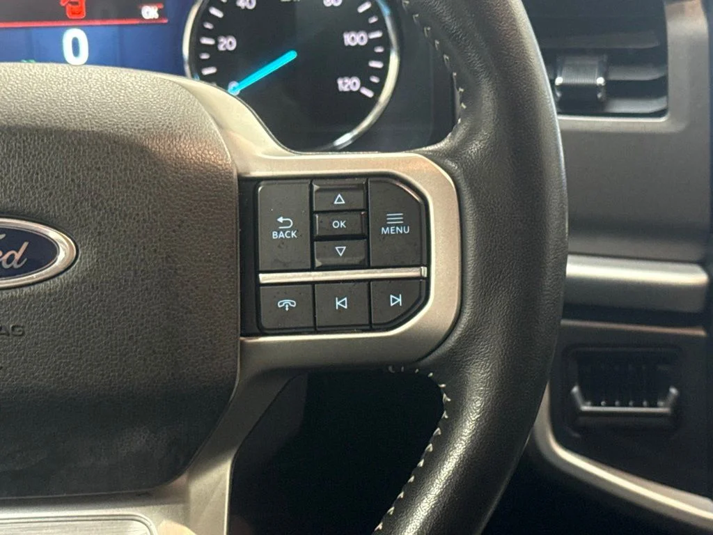 Used 2022 Agate Black Metallic Ford XLT image 18