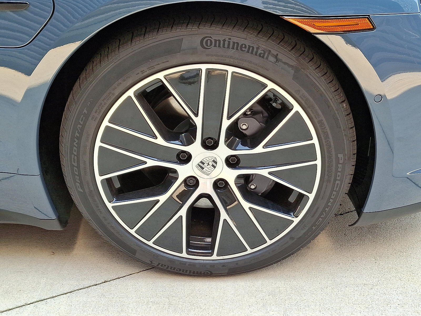 2025 Porsche Taycan Base - Photo 11
