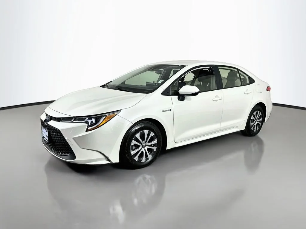 Used 2021 Blizzard Pearl Toyota LE image 4