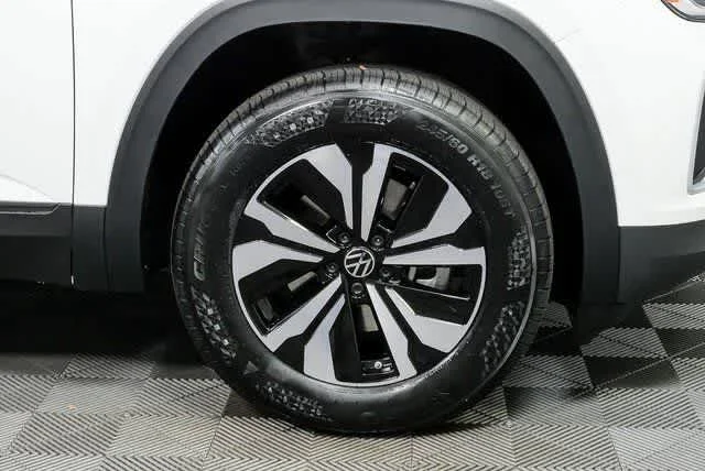 New 2026 Opal White Pearl Volkswagen 2.0T SE image 37