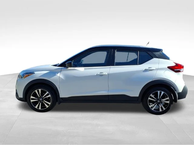 Used 2018 White Nissan SV image 6
