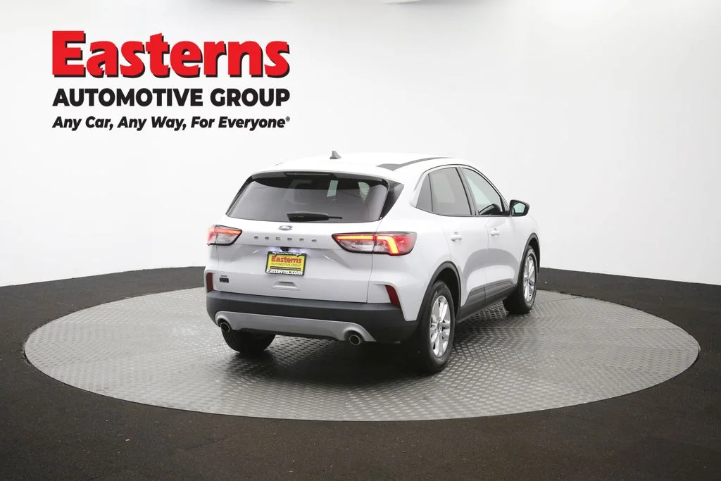 Used 2022 White Ford SE image 39