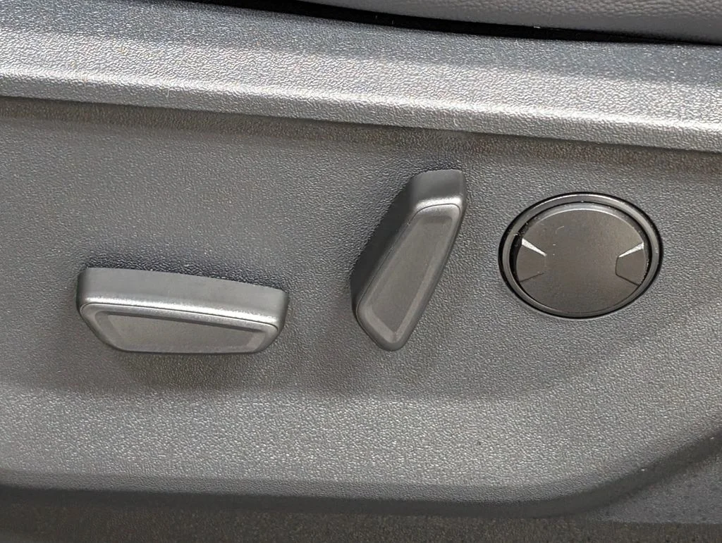 New 2026 Carbonized Gray Metallic Ford F-250® Lariat® image 17