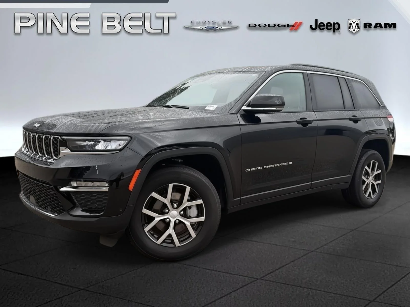 Used 2024 Diamond Black Crystal Pearlcoat Jeep Limited image 1