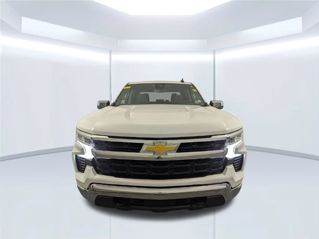 Used 2023 White Chevrolet LT image 4