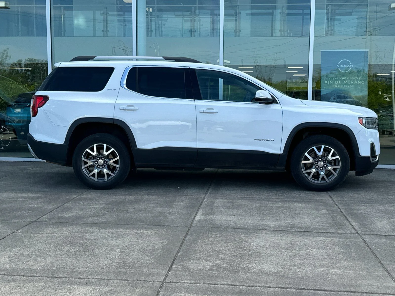 Used 2023 Summit White GMC SLT image 2