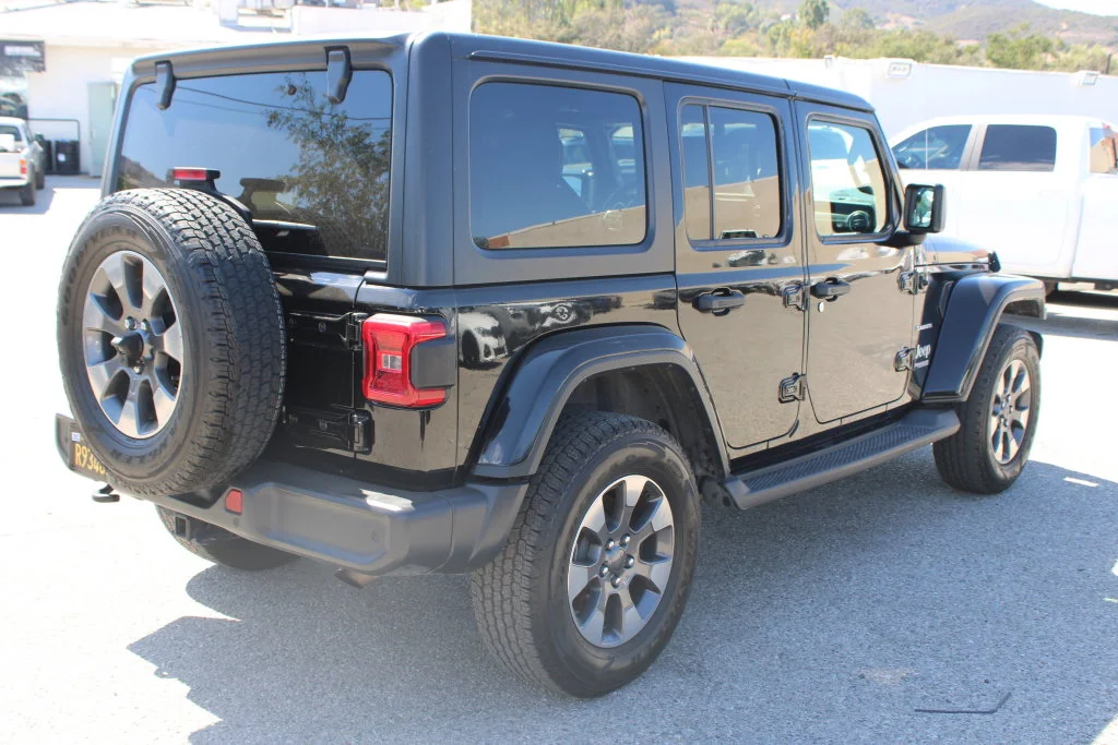 Used 2018 Black Jeep Unlimited Sahara image 4