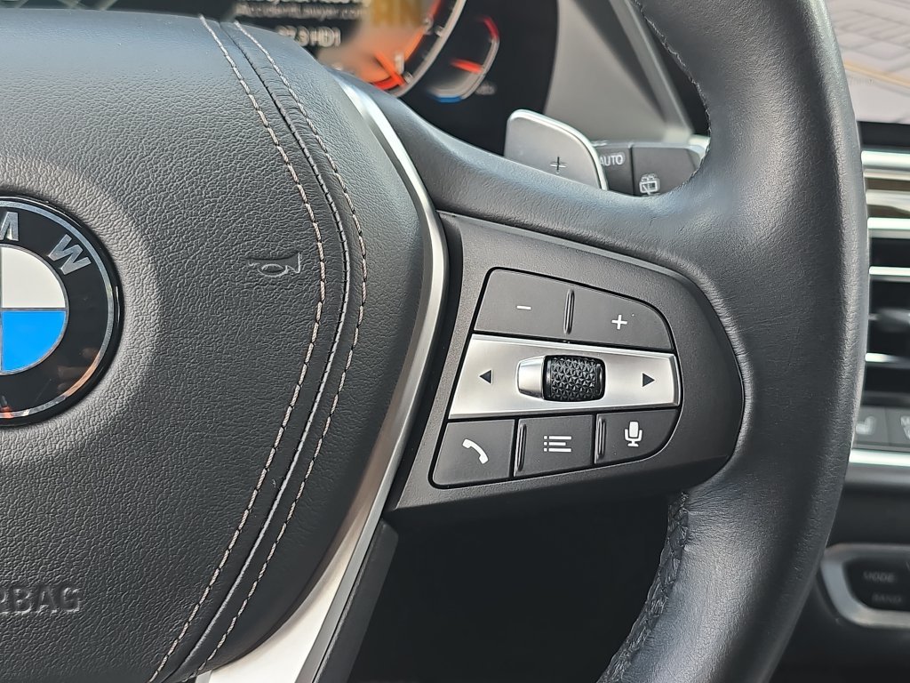 Used 2020 Black BMW sDrive40i image 21