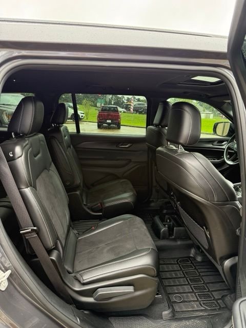 Used 2024 Gray Jeep Altitude X image 10