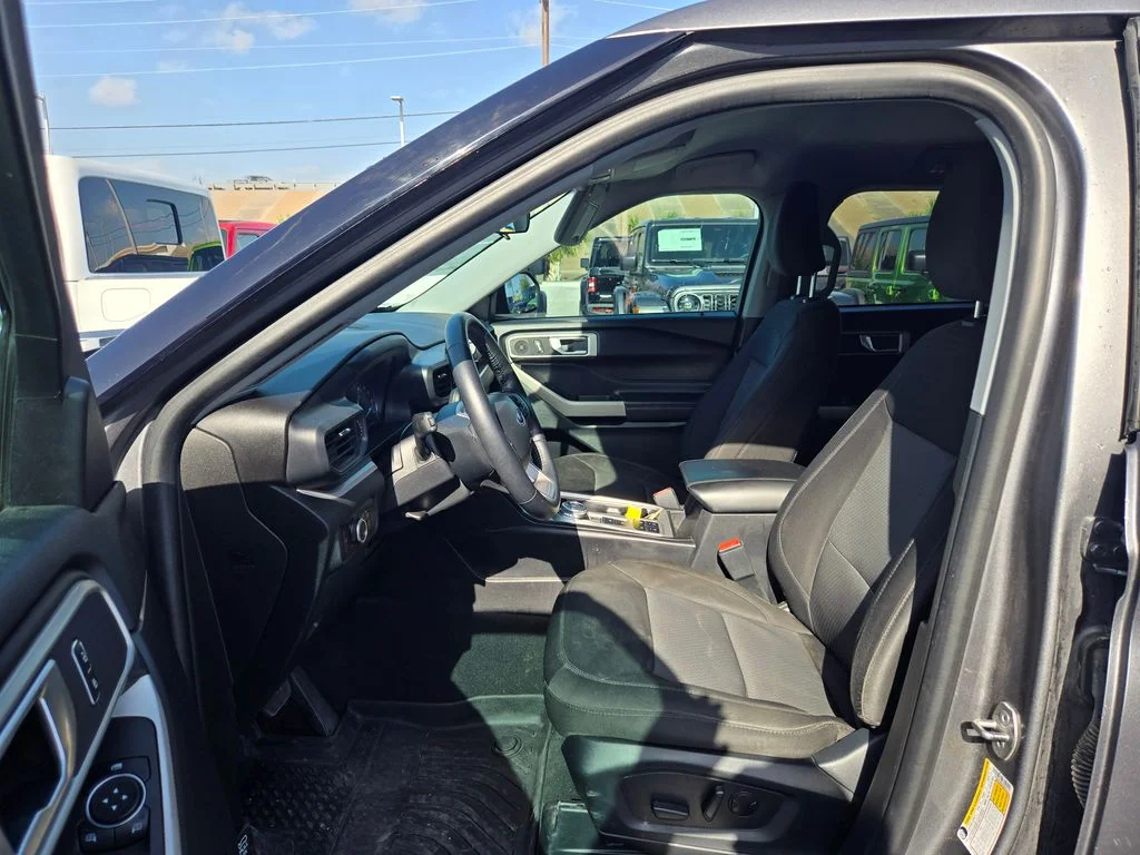 Used 2023 Gray Ford XLT image 9