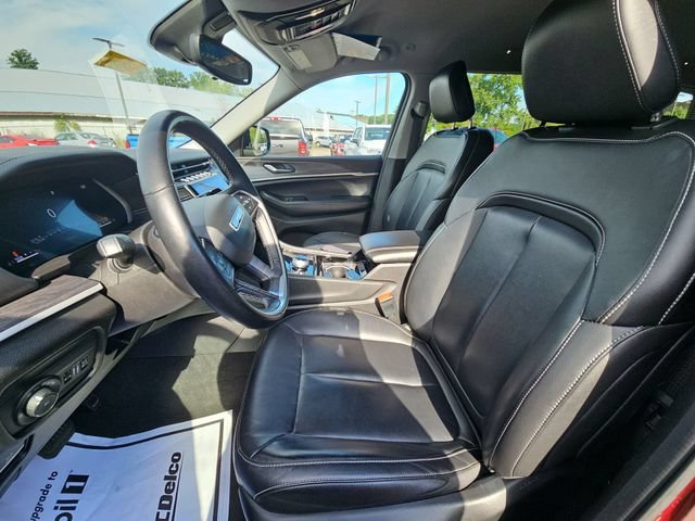 Used 2022  Jeep Limited image 22