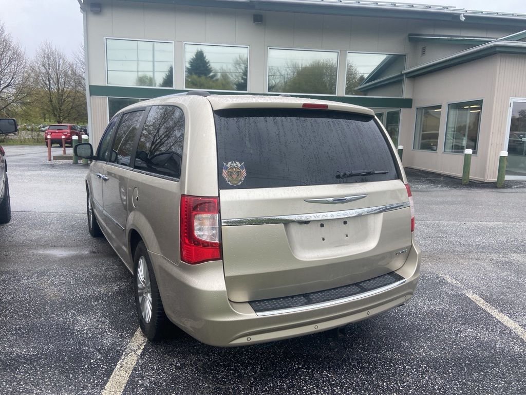Used 2014 Cashmere/Sandstone Pearlcoat Chrysler Limited image 4