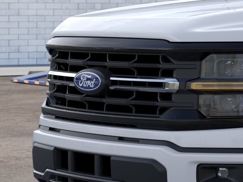 New 2026 Oxford White Ford XLT image 17