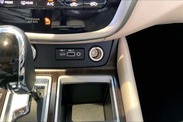 Used 2024 White Nissan Platinum image 29