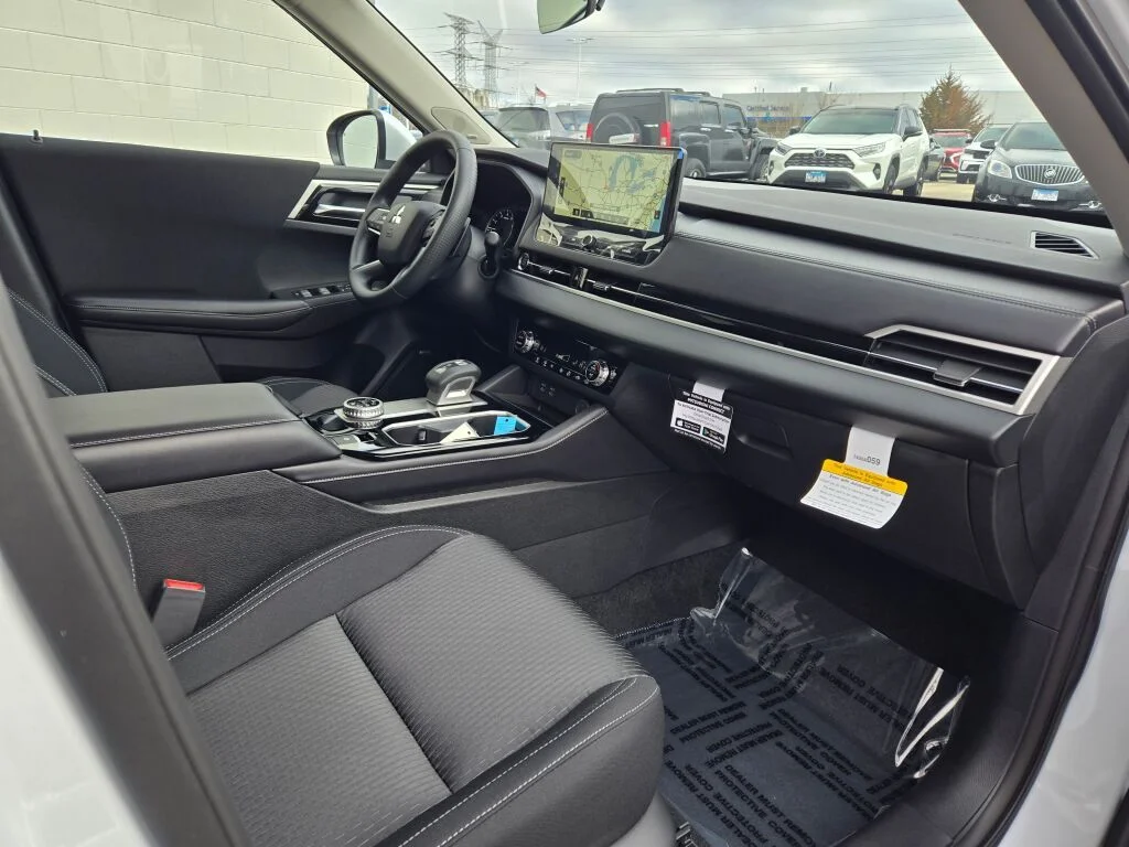 New 2026 White Mitsubishi ES 1.5T S-AWC image 4