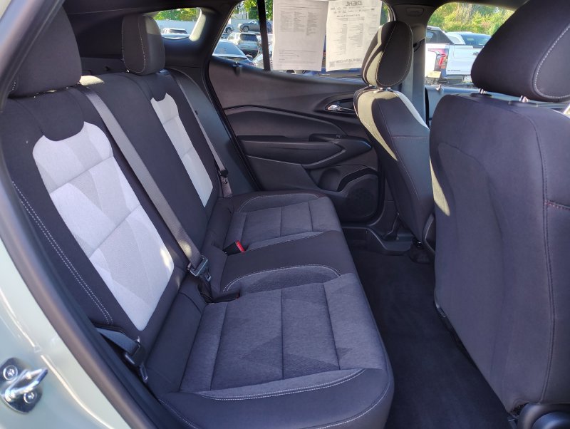 Used 2024 Green Chevrolet 1RS image 17