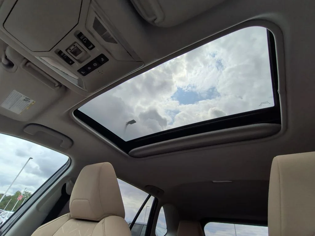 Used 2019  Toyota XLE image 22