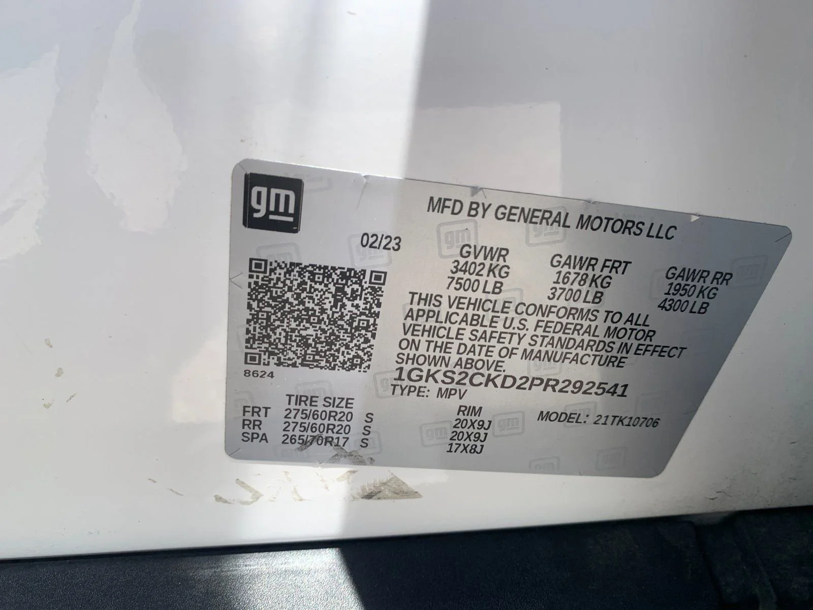 Used 2023 Summit White GMC AT4 image 32