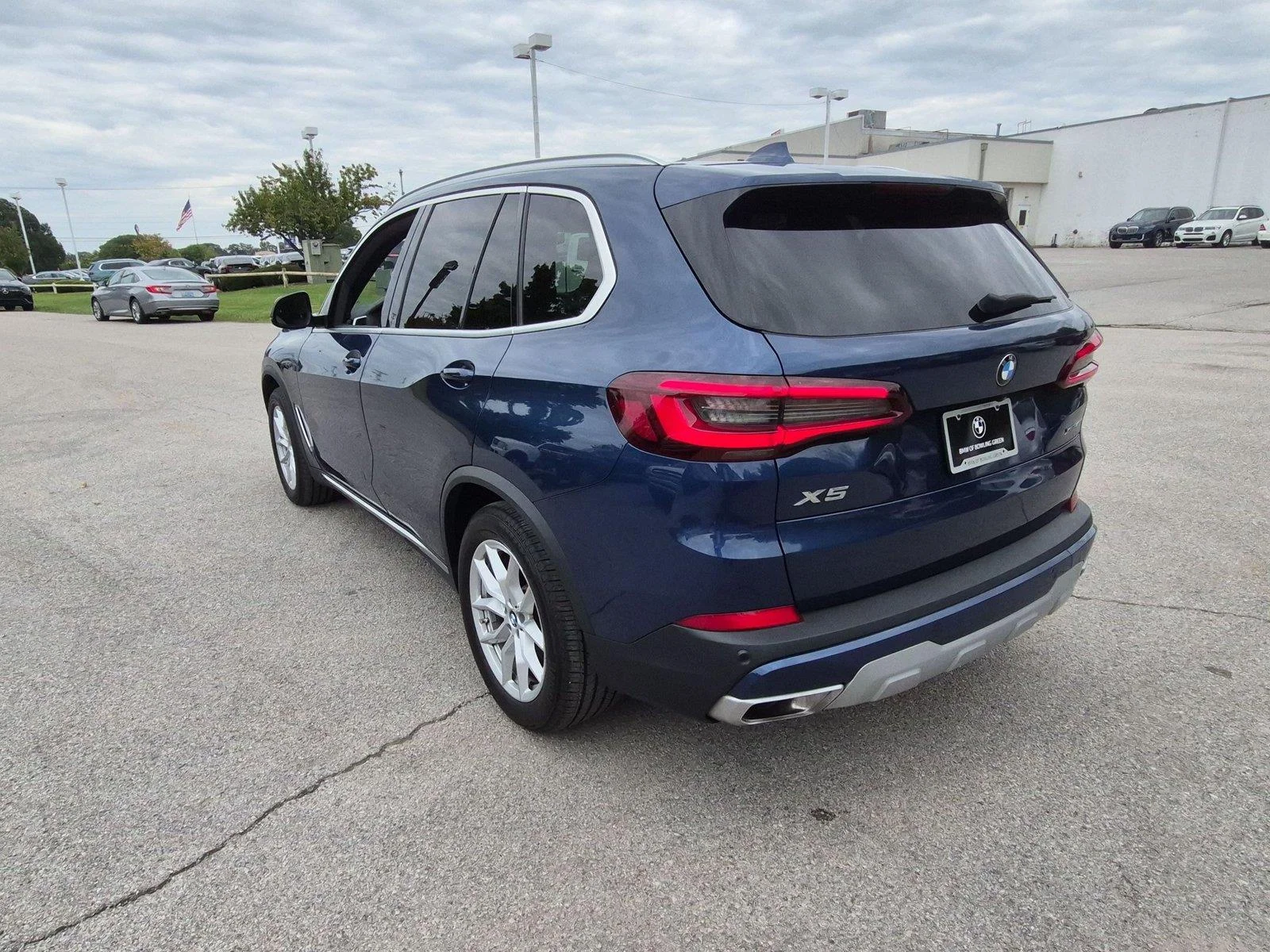 Used 2023 BLUE BMW  image 3