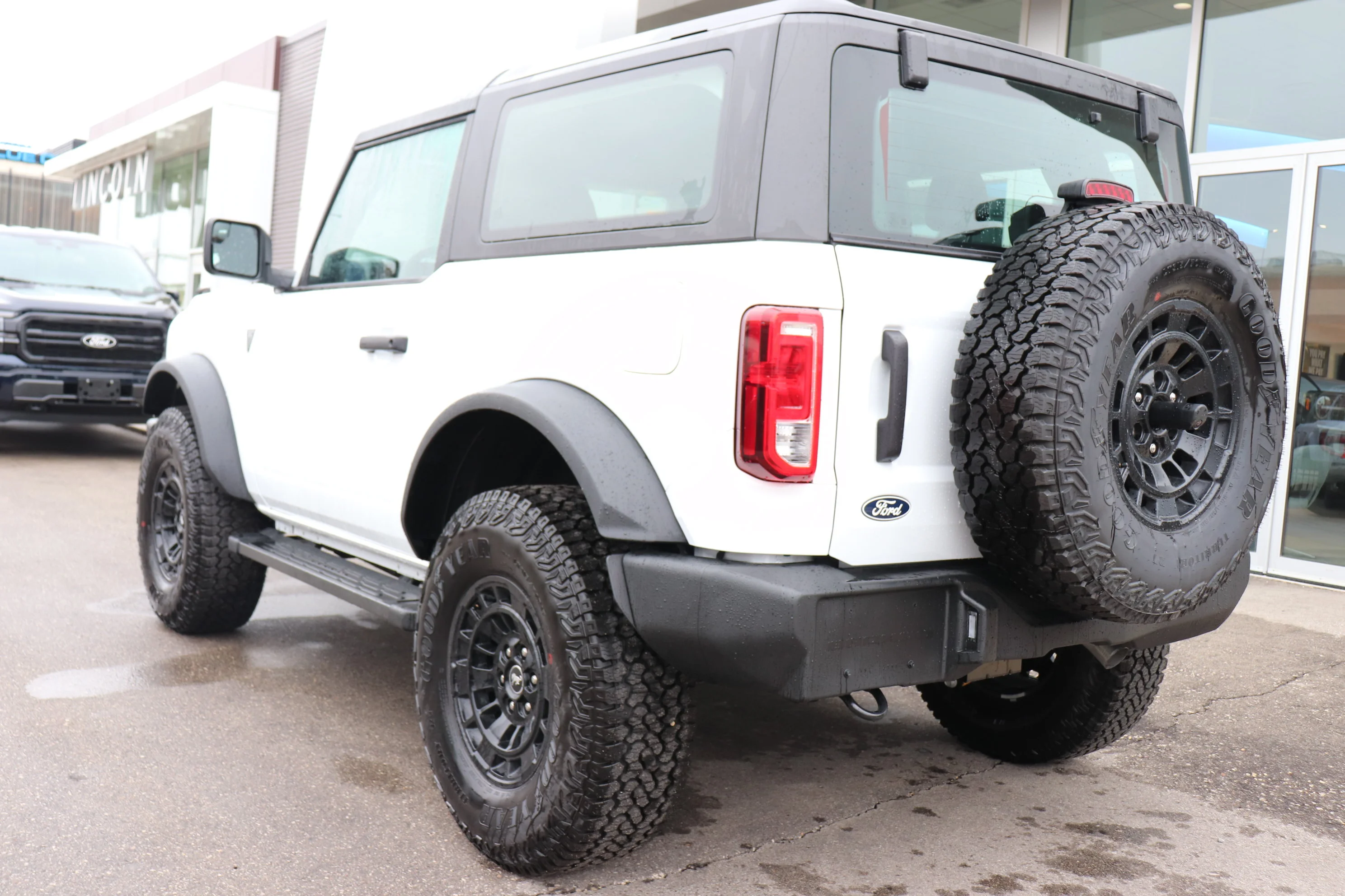 New 2026 OXFORD WHITE Ford Base image 4