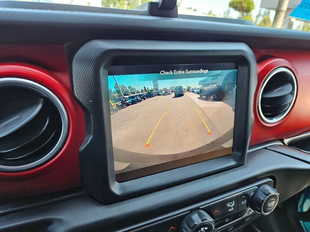 Used 2020 Bikini Pearl Coat Jeep Unlimited Rubicon image 30