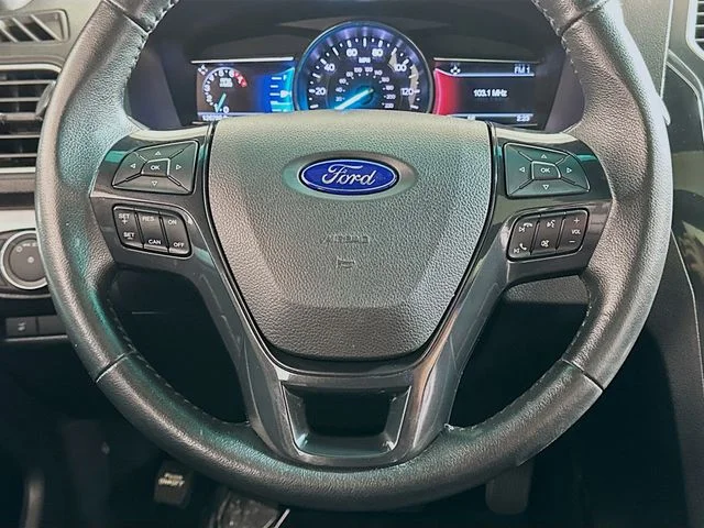 Pre-Owned 2017 Ford Explorer XLT