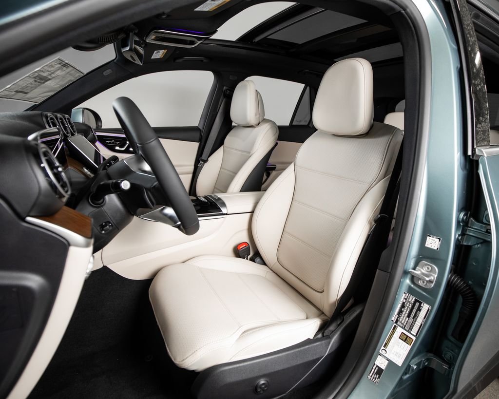 New 2026 Verde Silver Metallic Mercedes-Benz GLC 300 image 5