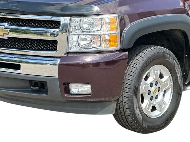 Used 2009 Red Chevrolet LT image 7