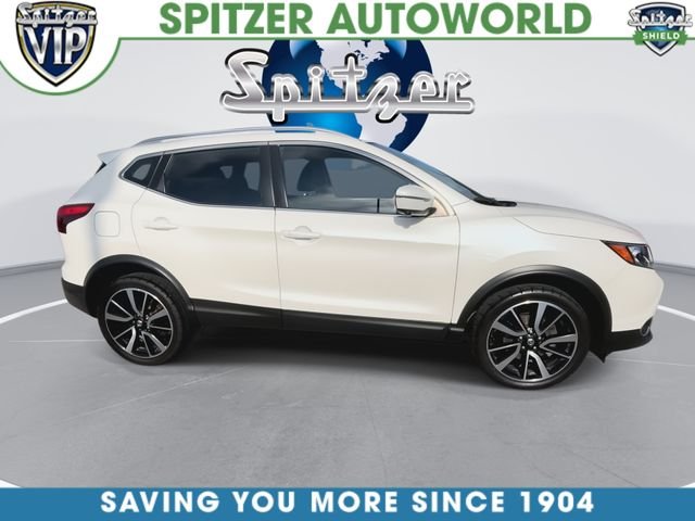 Used 2017 White Nissan SL image 10