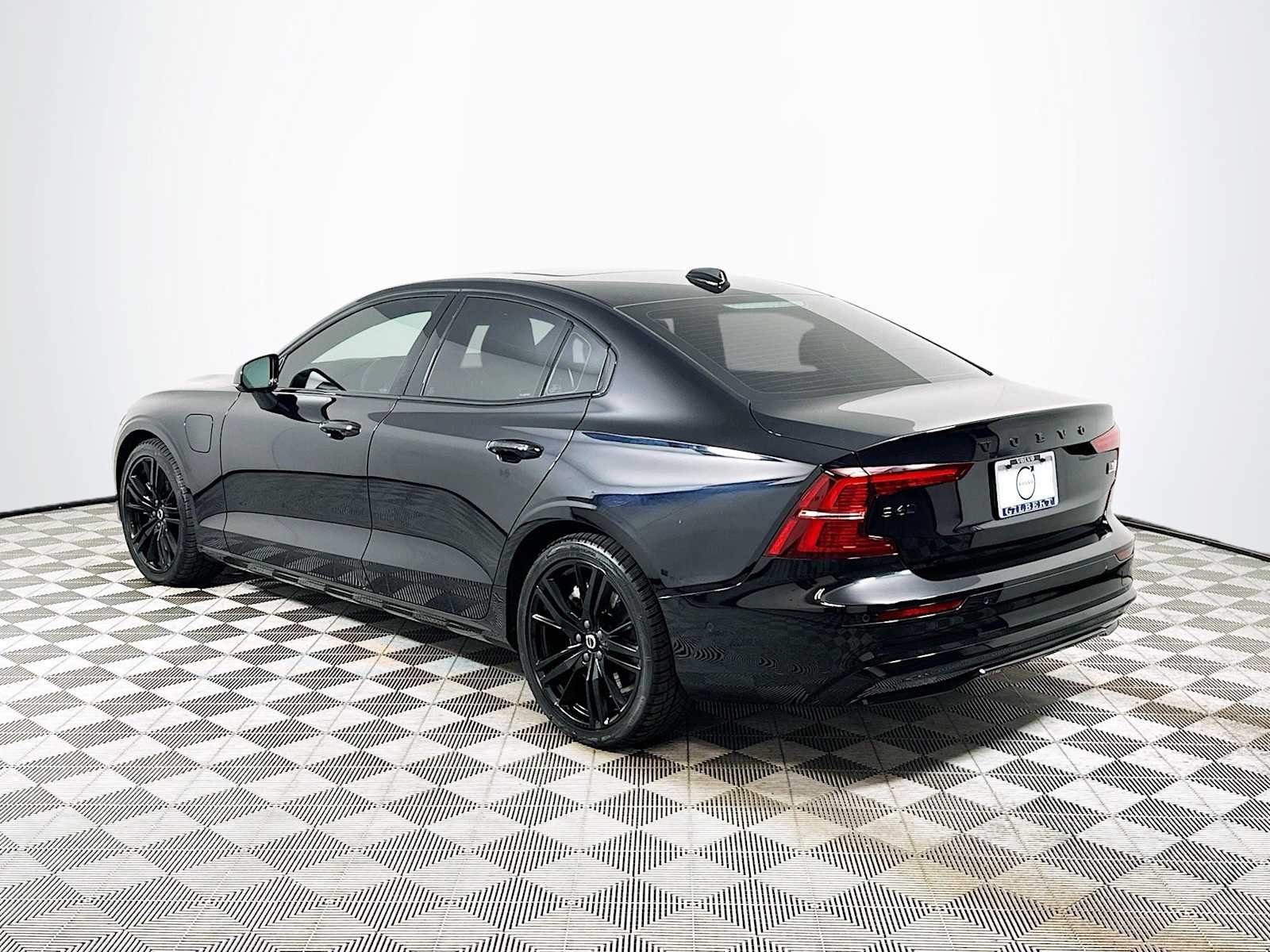 Certified Used 2023 Onyx Black Volvo Plus image 5