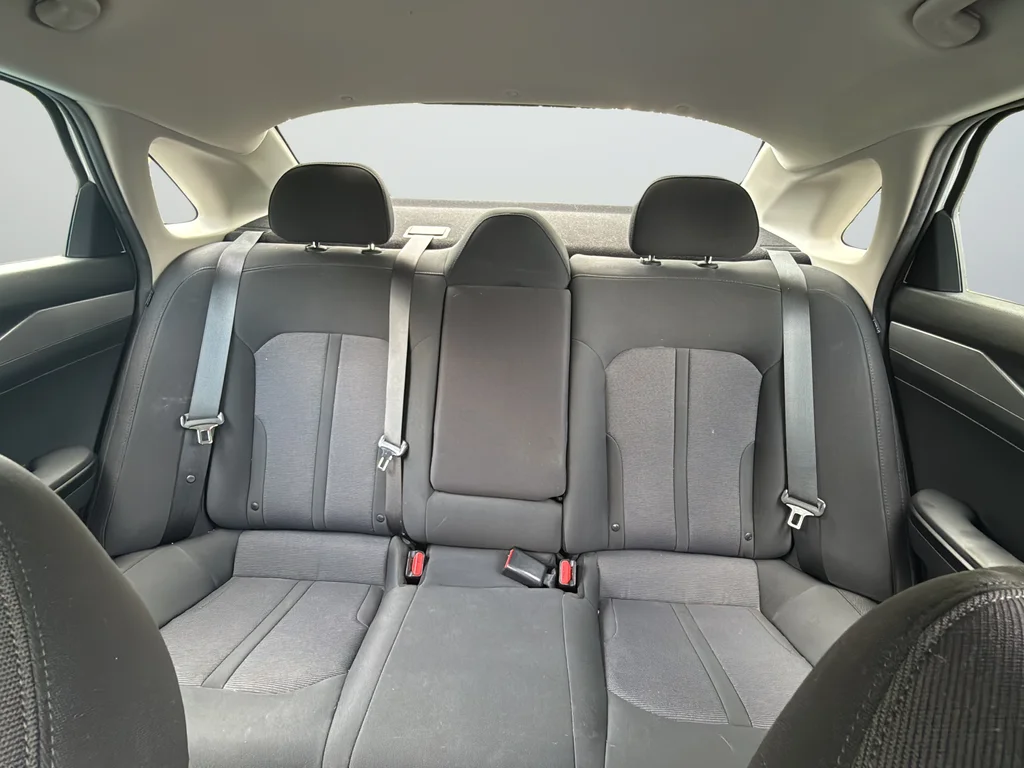 Used 2022 White Kia LXS image 29