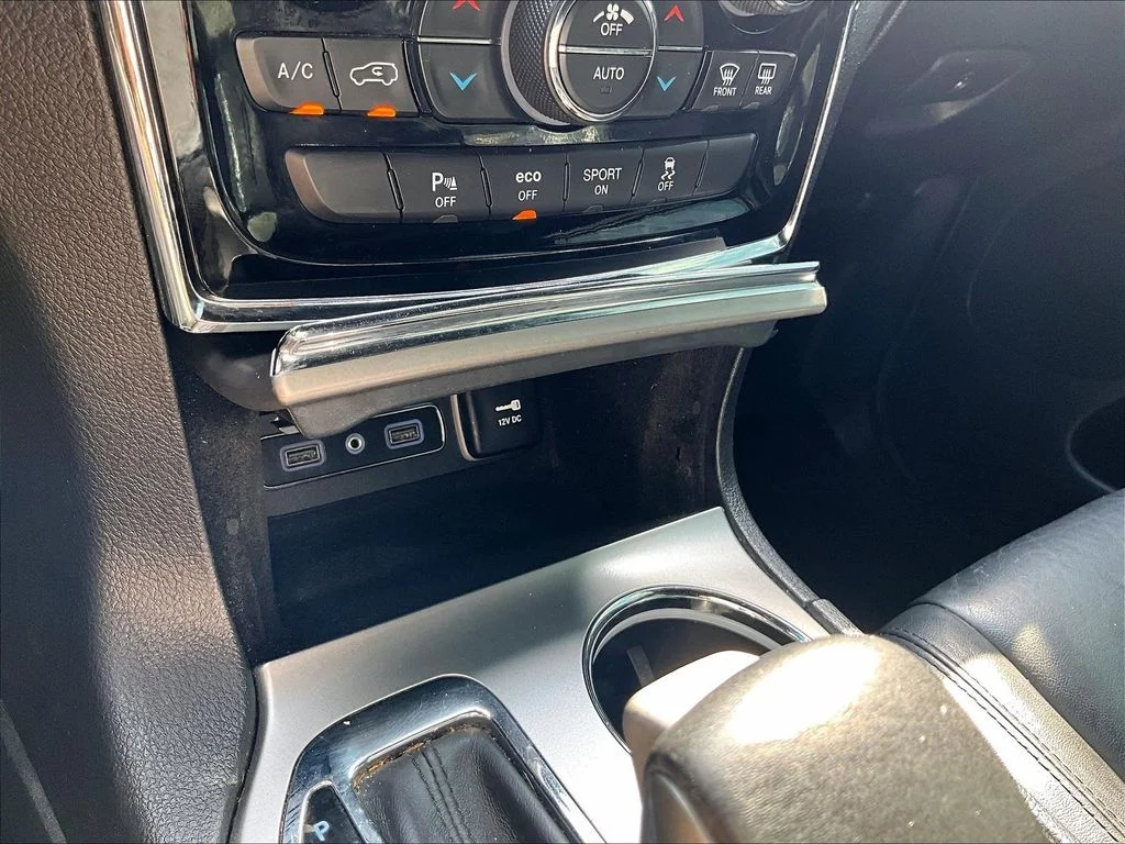 Used 2019 Black Jeep Limited image 32