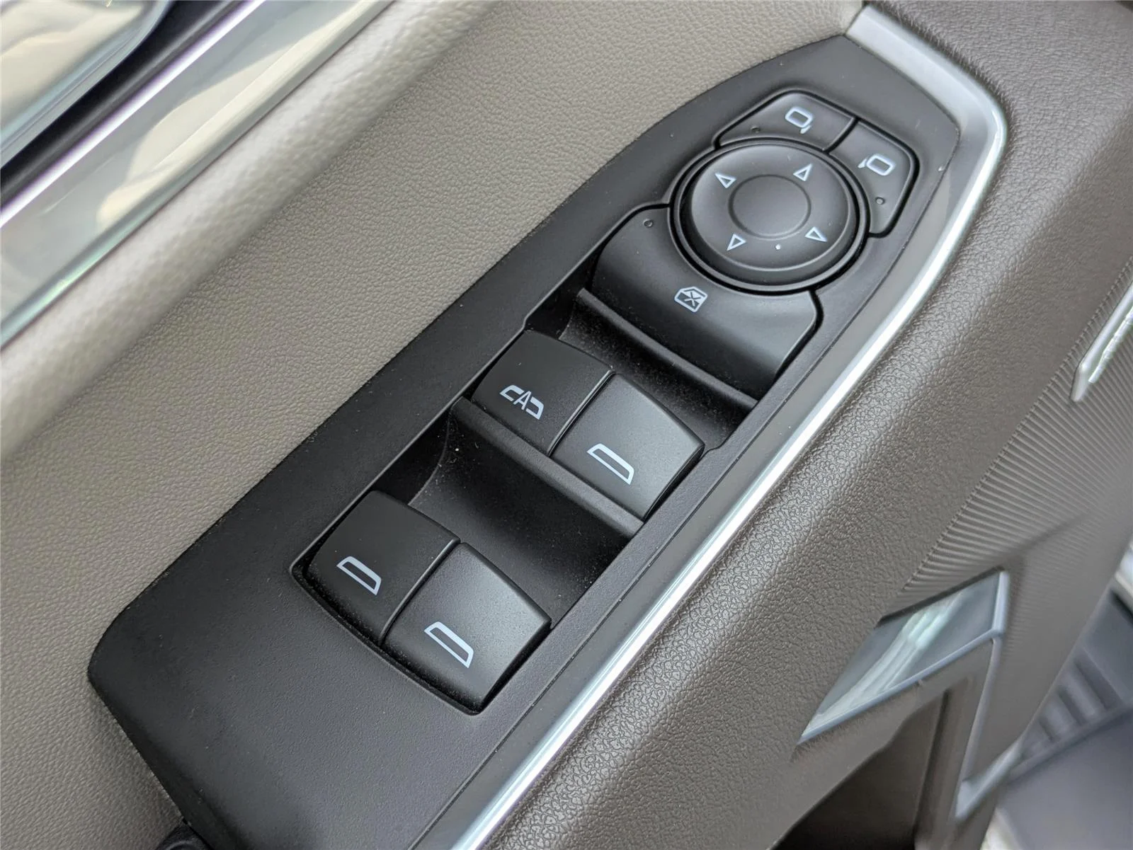 Used 2025 Sterling Gray Metallic Chevrolet RST image 24