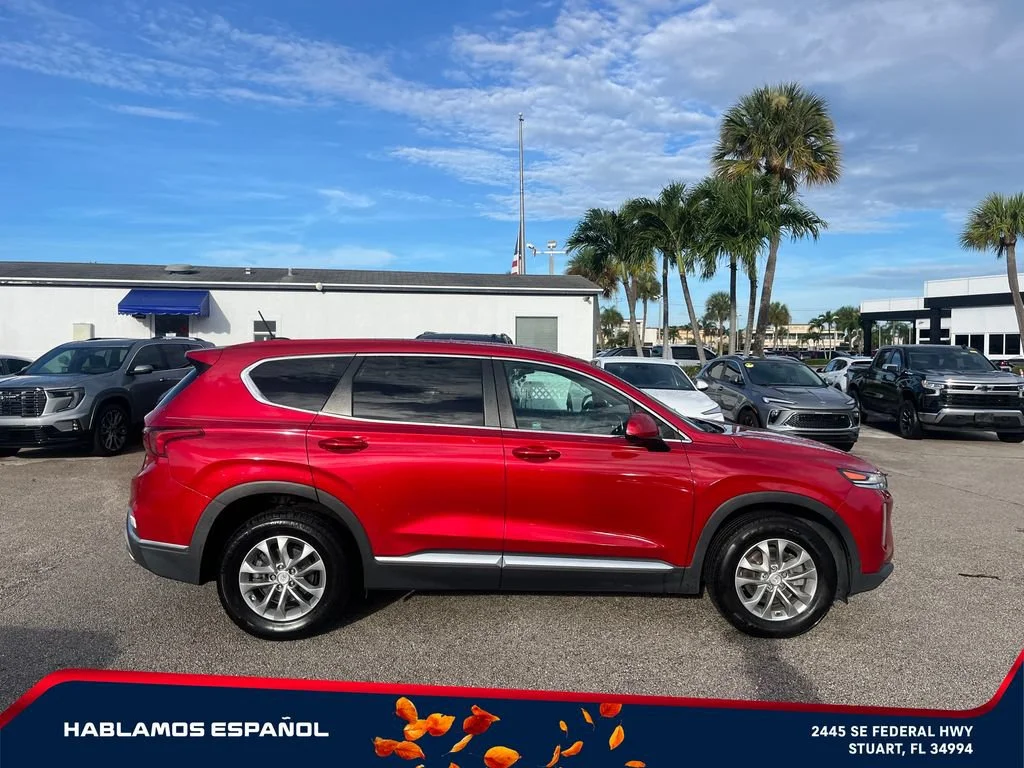 Used 2020 Red Hyundai SE image 4