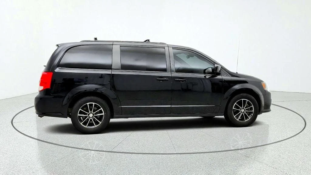 Used 2018 Black Onyx Crystal Pearlcoat Dodge GT Wagon image 4