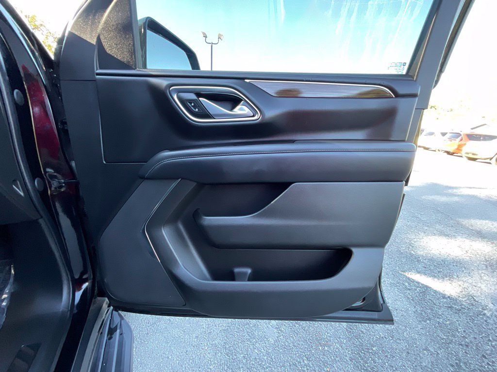 Used 2022 Black GMC SLE image 21