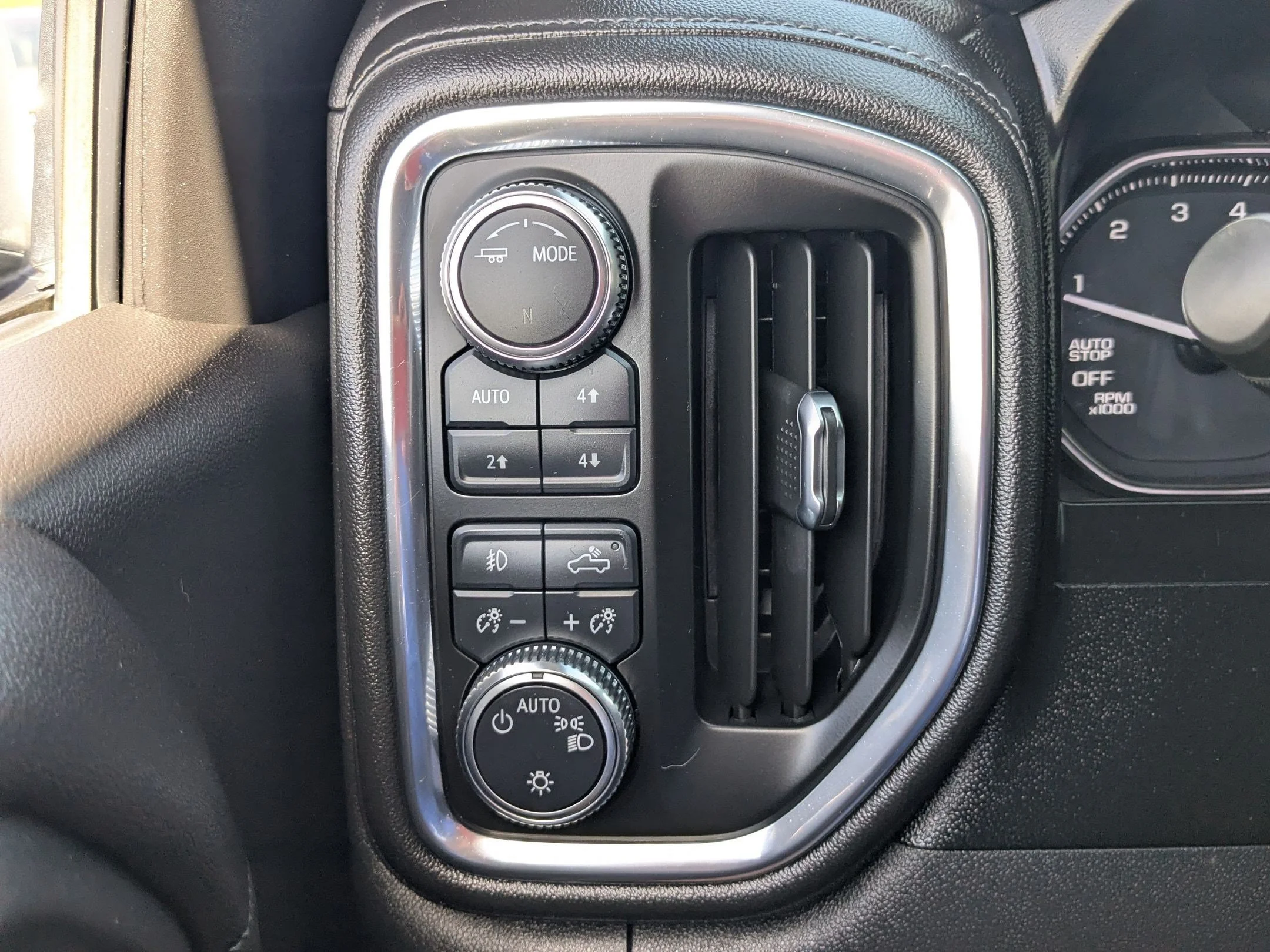 Used 2021 Quicksilver Metallic GMC Elevation image 20